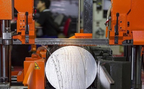 乐平立式金属带锯床切削出现跑带故障解决方法！